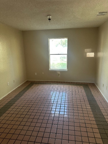 Building Photo - 3813 Windsor Ave