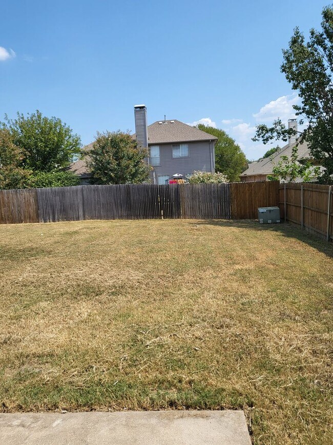 Building Photo - 6411 Clear Pool Dr