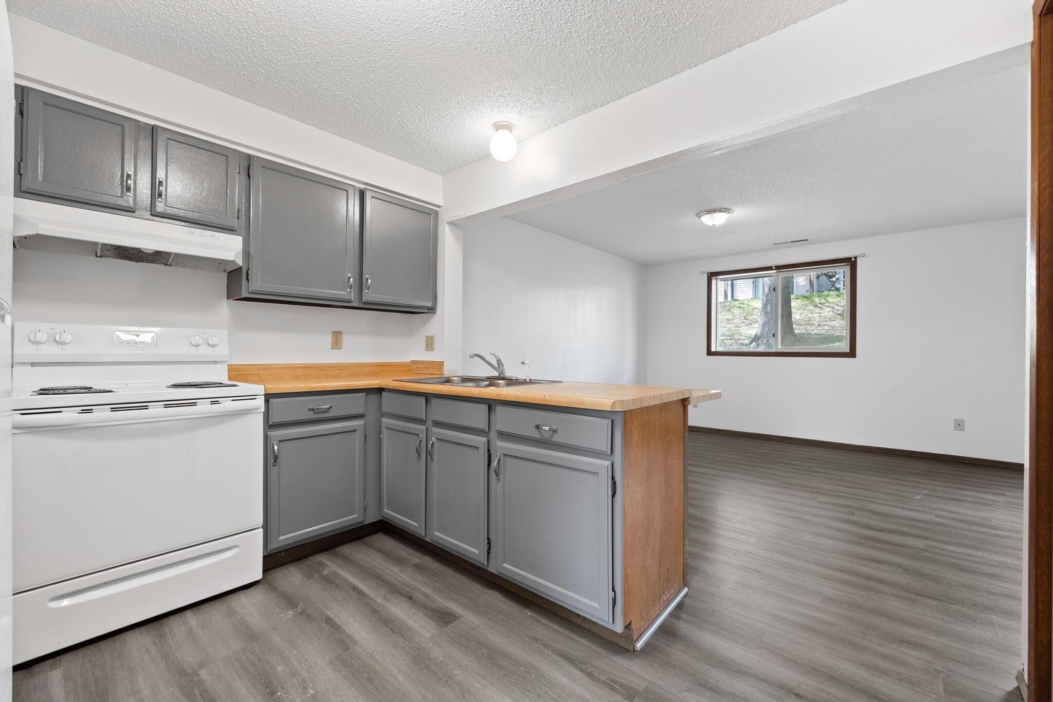 Building Photo - 740 Westwinds Dr