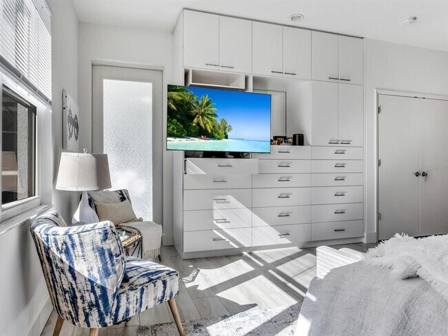 Building Photo - 5018 63rd Dr W