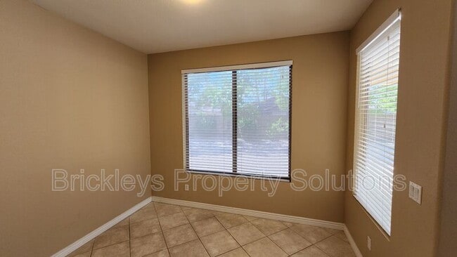 Building Photo - 410 N Bell Pl