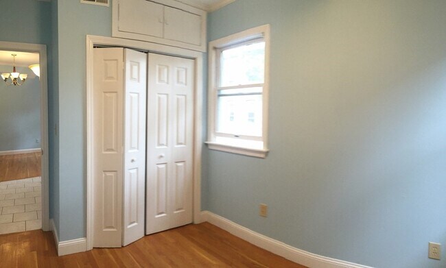 Building Photo - 1146 Cambridge St