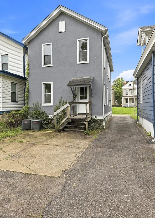 Building Photo - *1762 Williams Ave,  Recently Updated 4BR, 2BA House in Norwood*