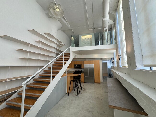 Building Photo - 200 N San Fernando Rd