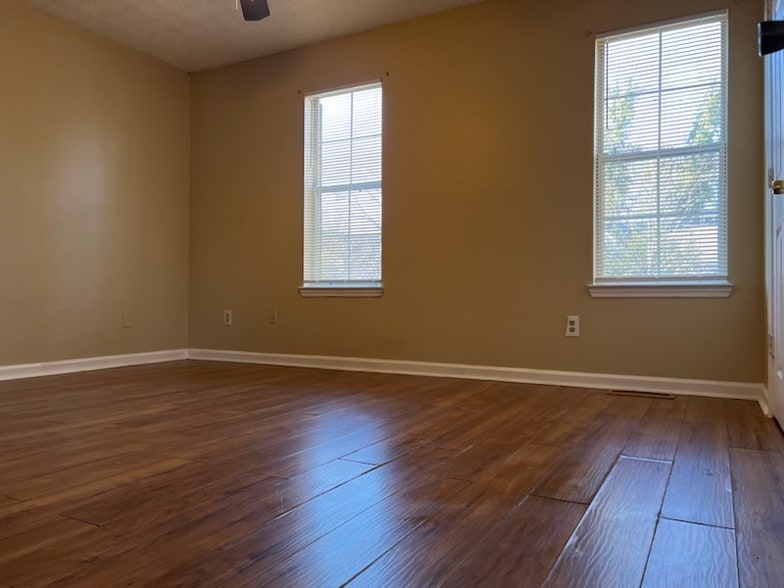 Building Photo - 6600 Meadow Rue Dr