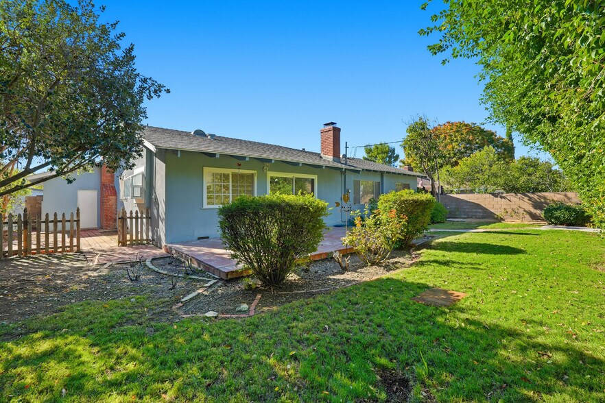 Building Photo - 23723 Aetna St