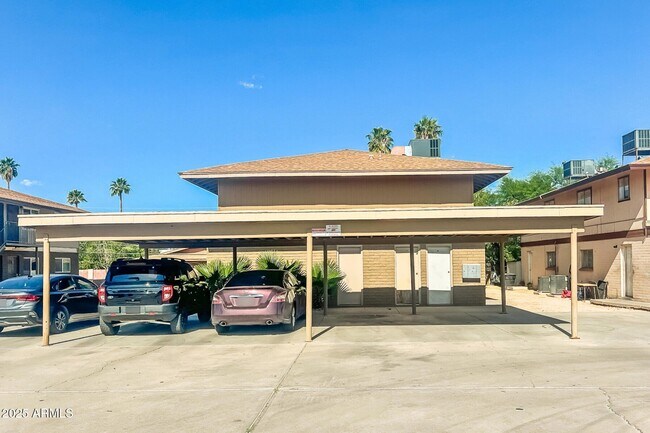 Building Photo - 208 S Doran
