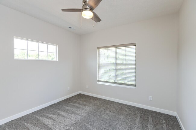 Building Photo - 225 N Hamilton Ave