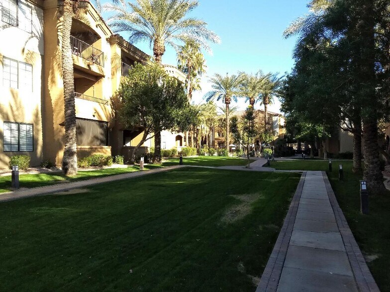 Building Photo - 5302 E Van Buren St