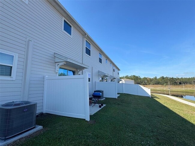 Building Photo - 7601 Stone Crk Trl