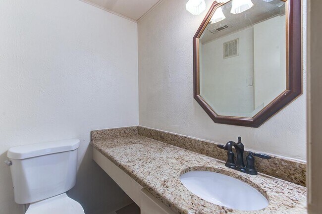 Building Photo - 2012 Court Pl