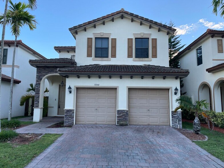 Building Photo - 9244 SW 227th Ln