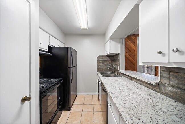 Building Photo - 9009 Gaylord Dr
