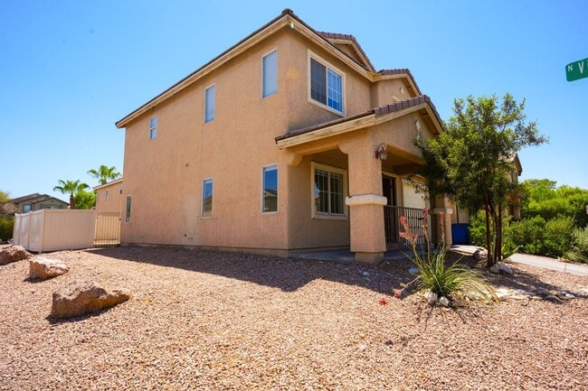 Building Photo - Well-Maintained 3 Bed, 2.5 Bath Home with Garage & Private Backyard