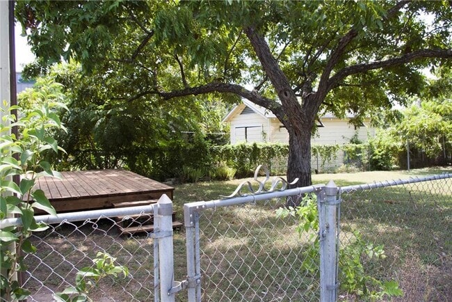 Building Photo - 5510 Avenue F