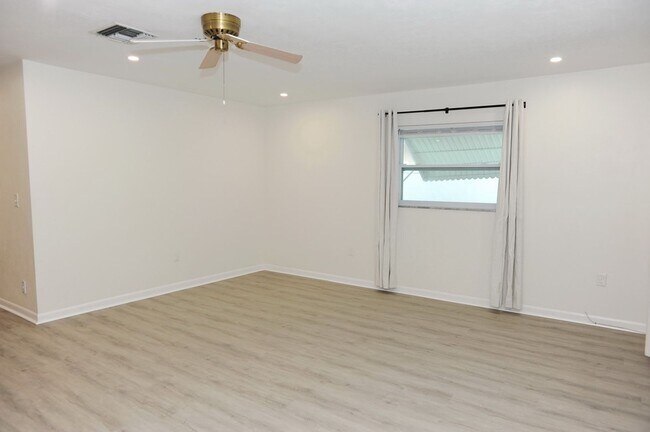 Building Photo - Naples Park - 3 Bedroom/2 Bath - Annual Rental