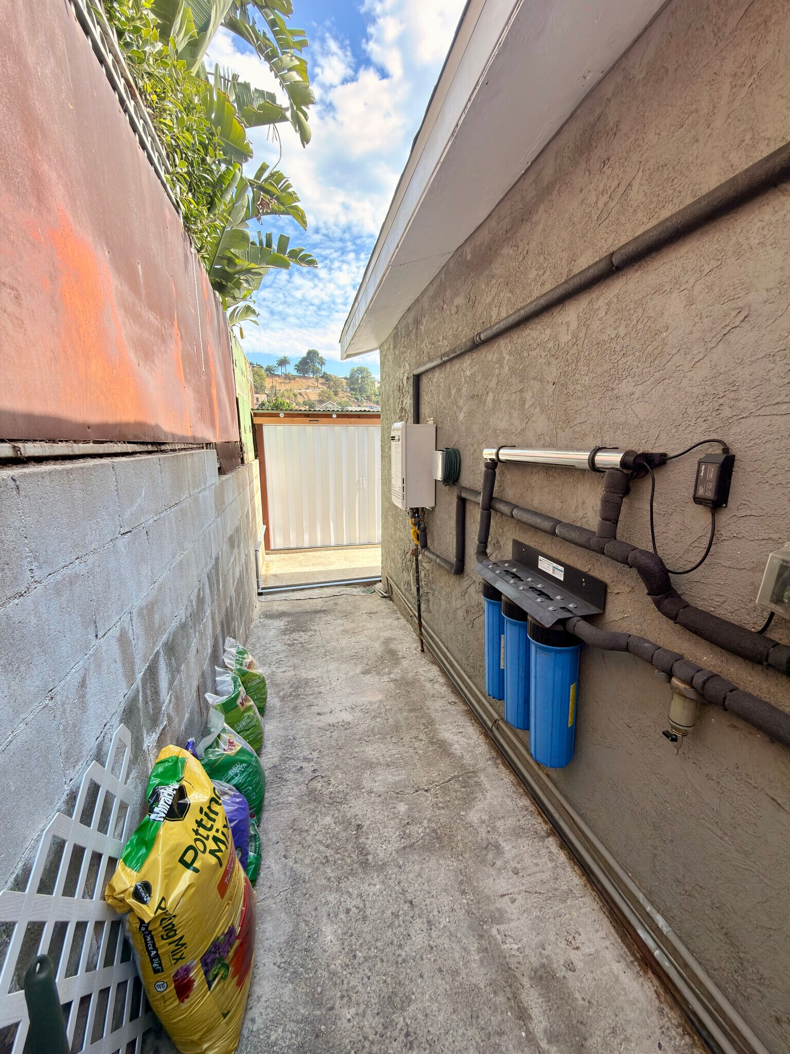 Full house water filtration system - 3552 Whiteside St
