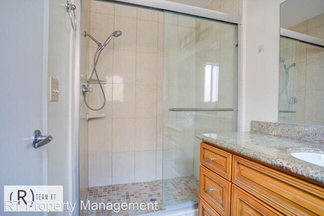 Building Photo - 2 br, 2 bath House - 830 N Dalton Ave #108