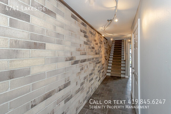 Building Photo - 4741 Lakeside-