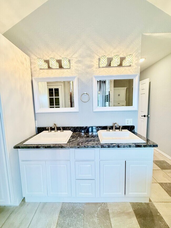 Building Photo - Bent Tree Subdivision - 4 BR - 2 Living Areas - 3 Car