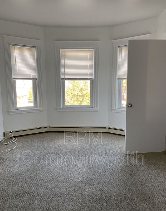 Building Photo - 28 Millet St