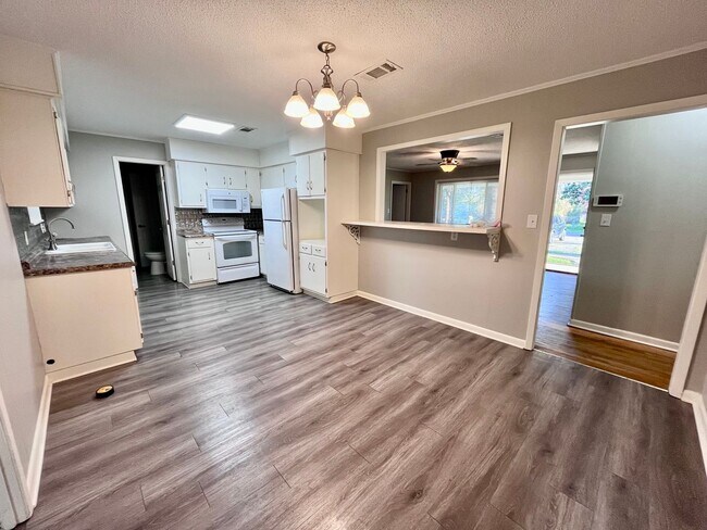 Building Photo - 4 Bedroom 2 Bathroom Home, Lonoke