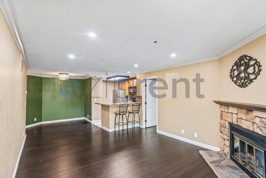 Building Photo - 2306 La Terrace Cir