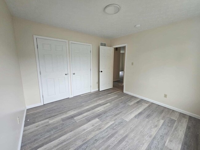 Building Photo - Ravenna 2-bedroom 1 bath Duplex