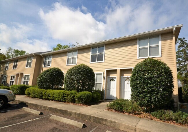 Building Photo - Victoria Station #134