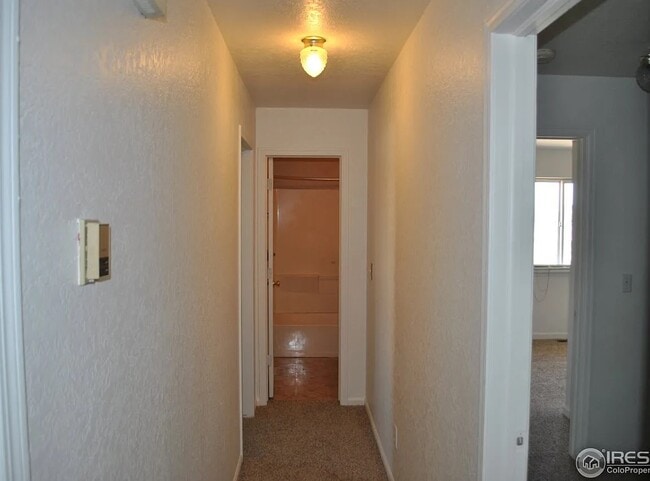 Building Photo - 104 7th St
