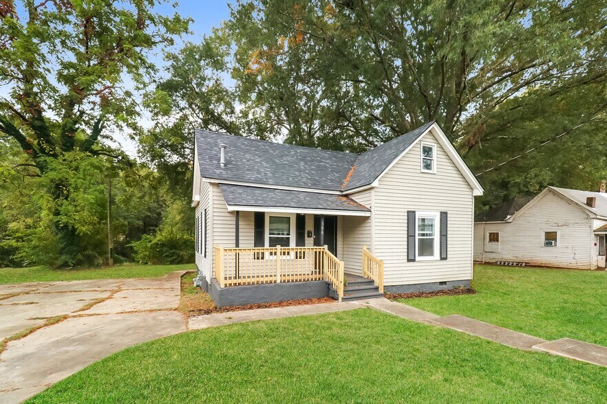 Building Photo - 306 Sycamore St