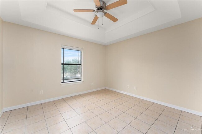 Building Photo - 1307 W Kiwi Ave
