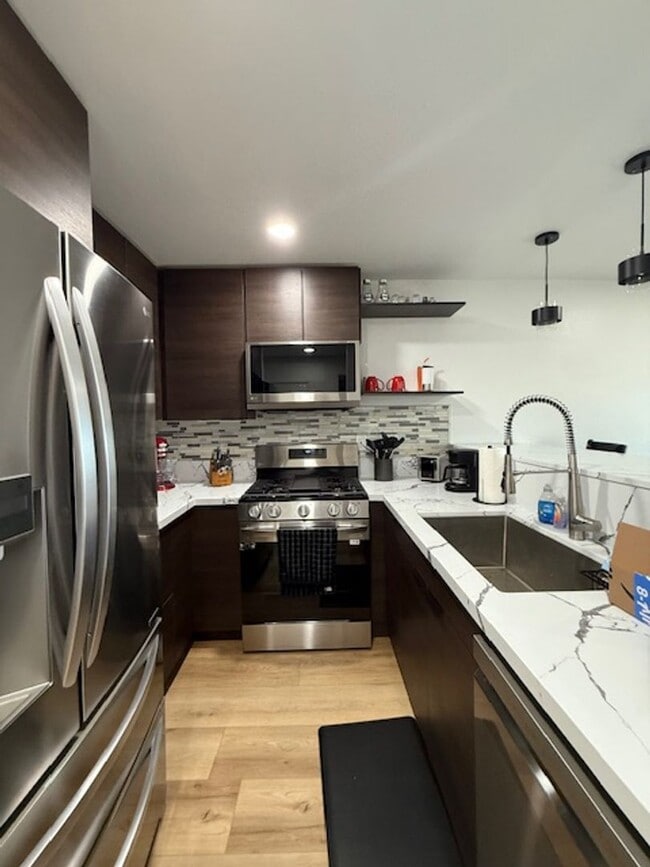 Building Photo - Remodeled 1bed/1bath right in the heart of...