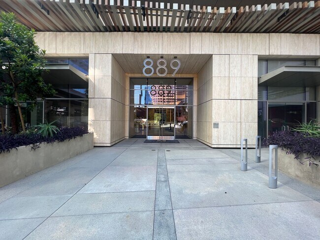 Building Photo - Luxury Executive Condo for Rent - DTLA