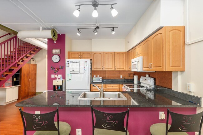Building Photo - Lofts Oasis #219
