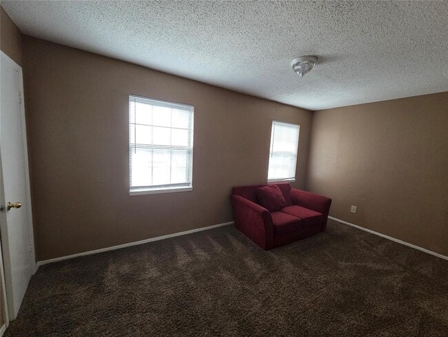 Building Photo - 401 SE 12th Ave