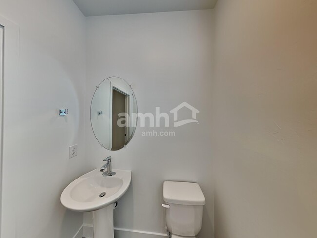 Building Photo - 9668 Harkes Dr