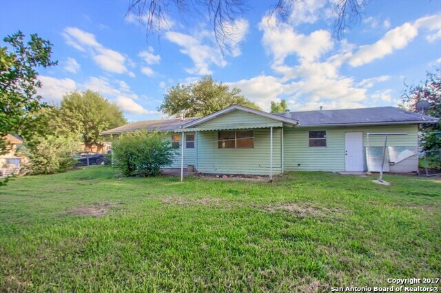 Building Photo - OFFERING 1-MONTH FREE RENT!!