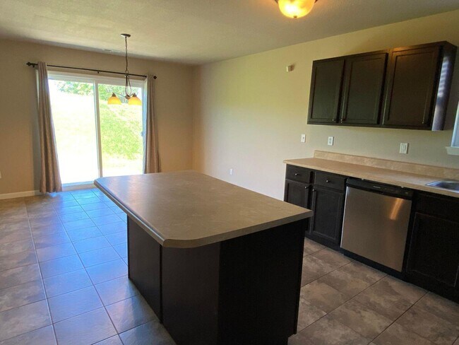 Building Photo - 5801 Abercorn Dr