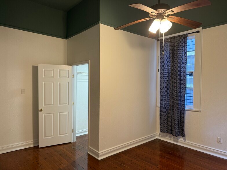 Building Photo - 442 S Rendon St