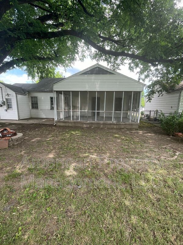 Building Photo - P2-1Q- 2808 E. 1st Pl.