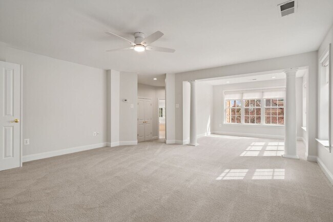 Building Photo - Stunning 4 level detached home close to the Mosaic District in Fairfax!