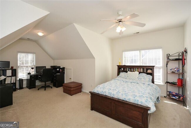 Building Photo - 305 Collegiate Dr