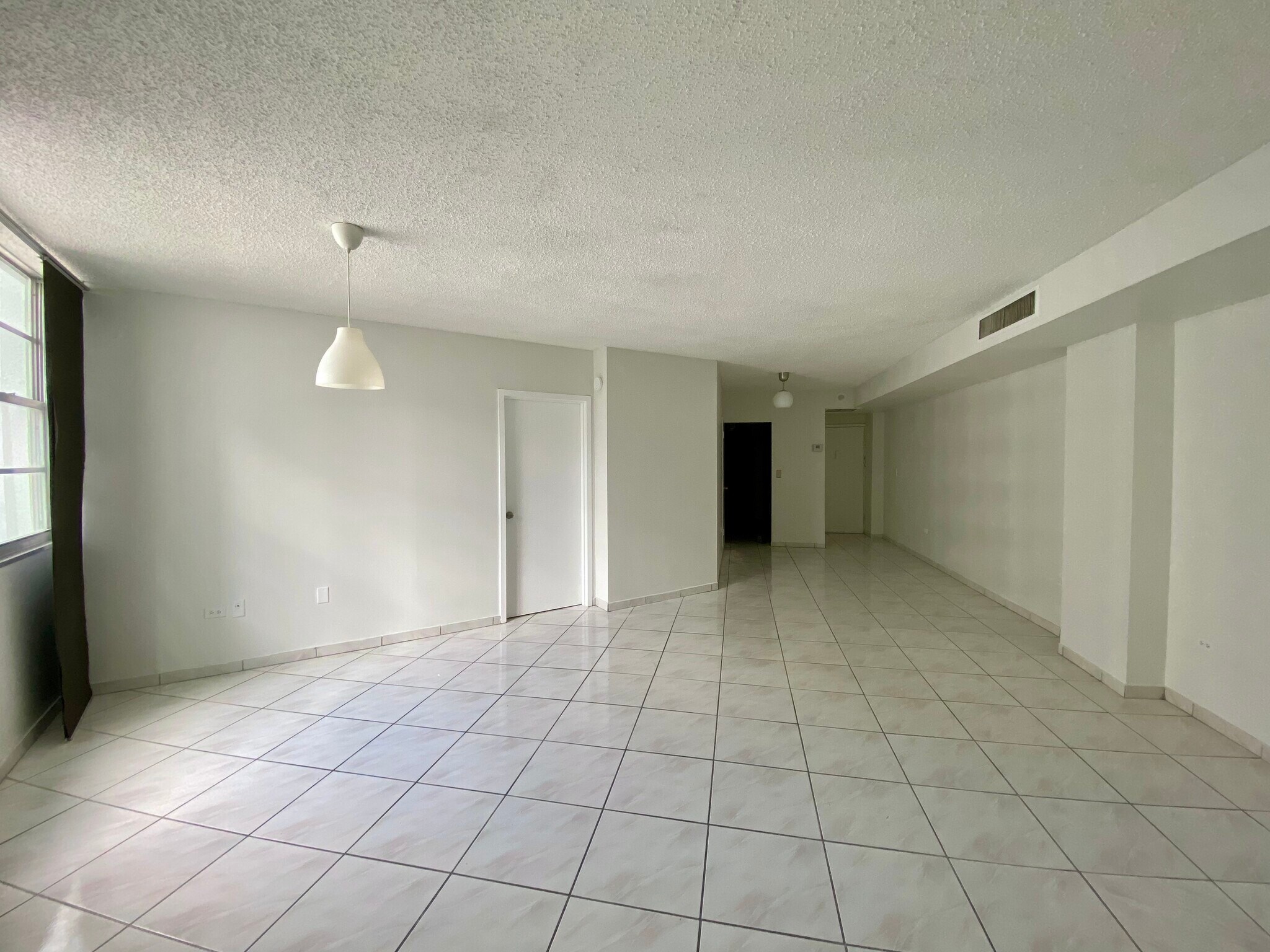 Building Photo - 999 Brickell Bay Dr