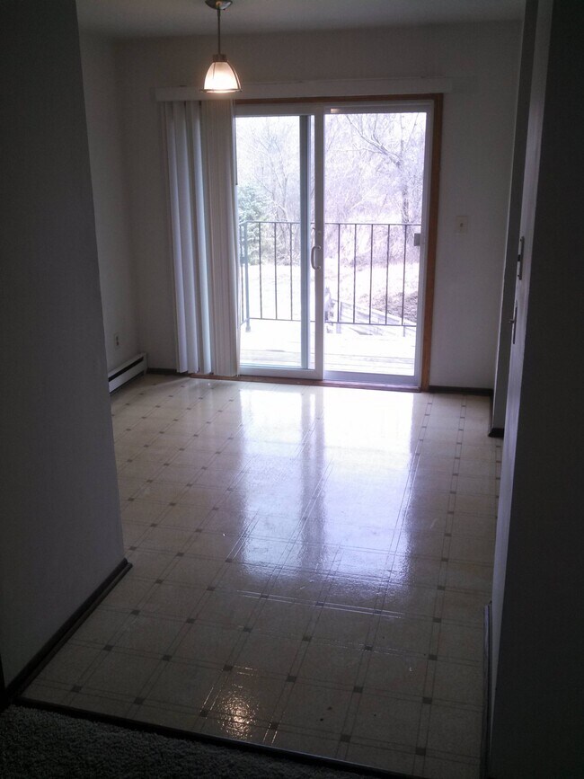 Building Photo - 1042 Oxford Dr