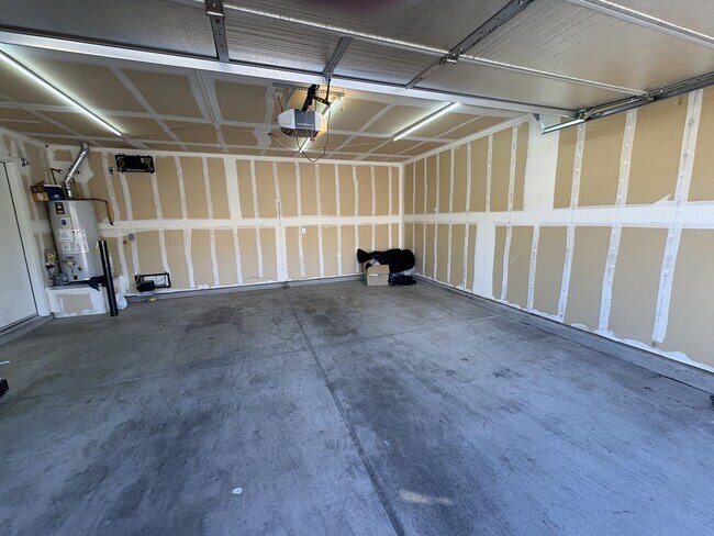 Building Photo - Riverhaven Great Central Location