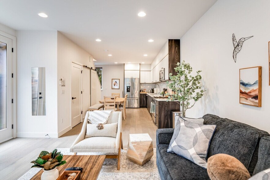 Building Photo - 2319A Franklin Ave E