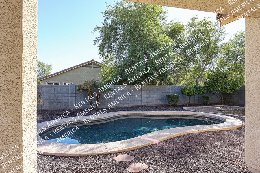 Building Photo - 17033 W Sonora St