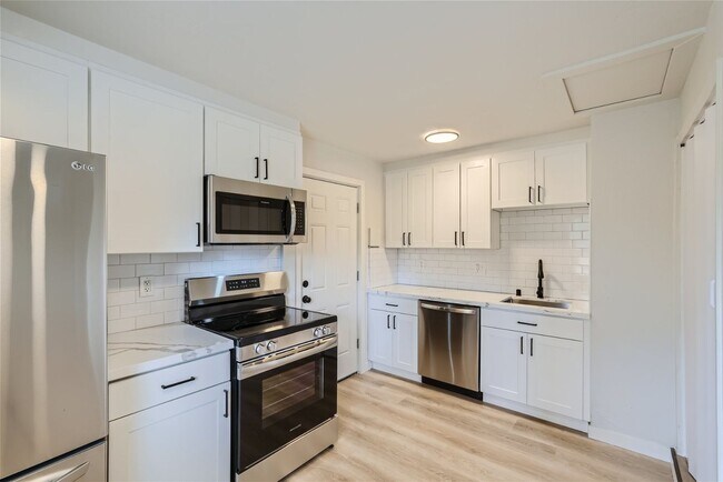 Building Photo - New Price!! Newly Remodeled 2BR/1BA House ...