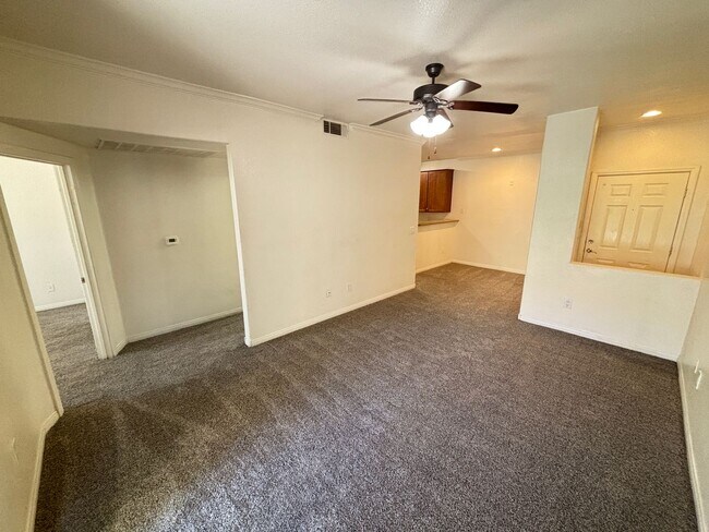 Building Photo - Gorgeous 1bed/1bath home nestled in a great area! MOVE IN SPECIAL $300 OFF First Months Rent!
